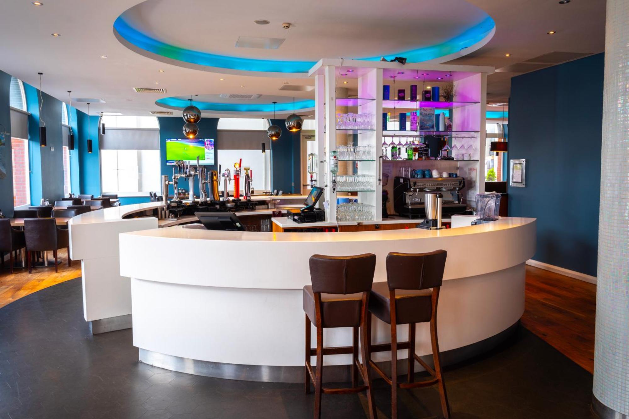 Ramada By Wyndham Belfast Hotel Kültér fotó