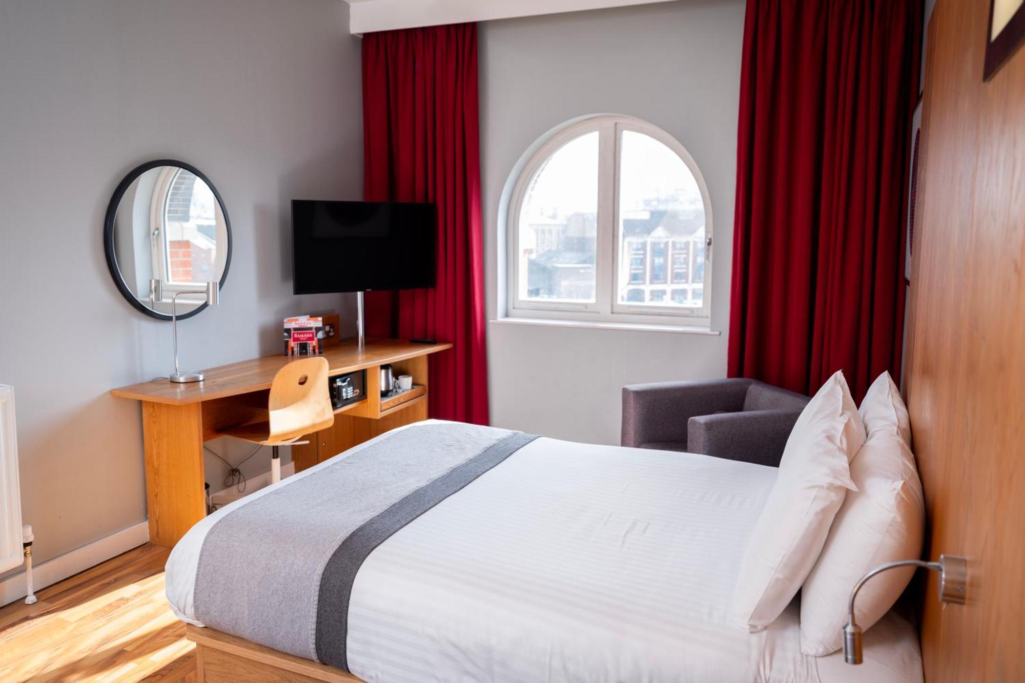 Ramada By Wyndham Belfast Hotel Kültér fotó