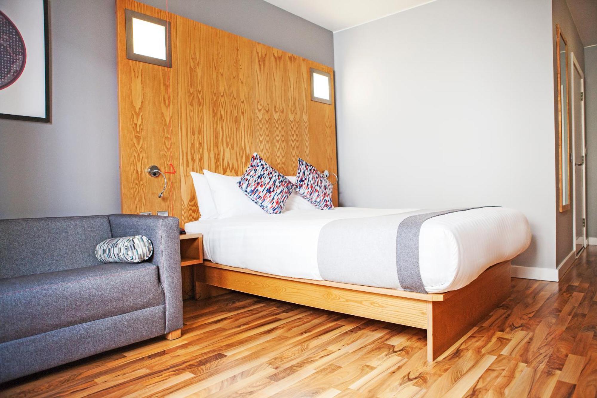 Ramada By Wyndham Belfast Hotel Kültér fotó