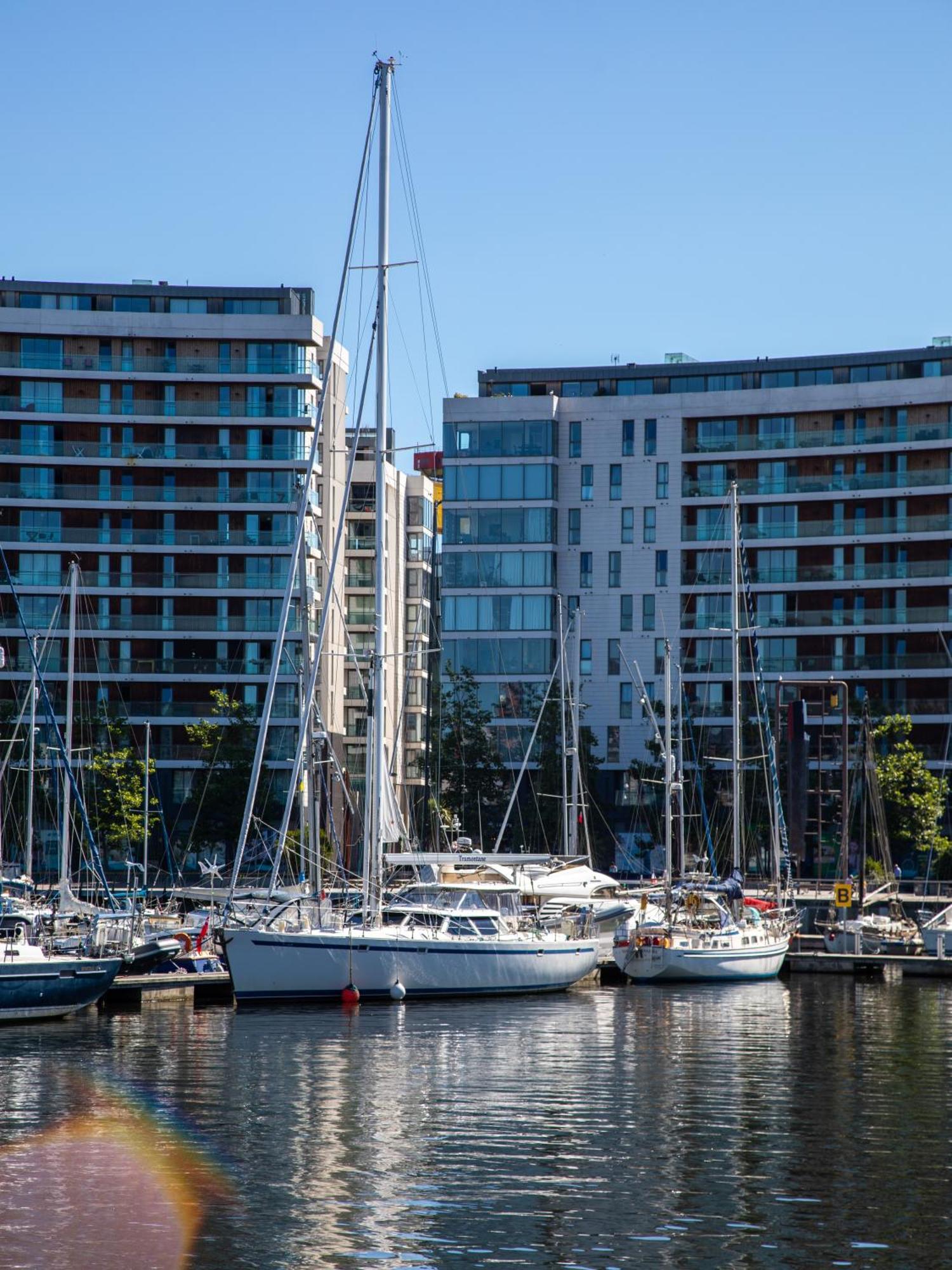 Ramada By Wyndham Belfast Hotel Kültér fotó