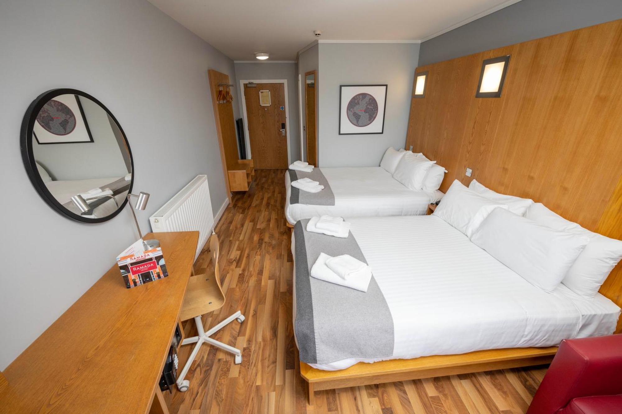 Ramada By Wyndham Belfast Hotel Kültér fotó