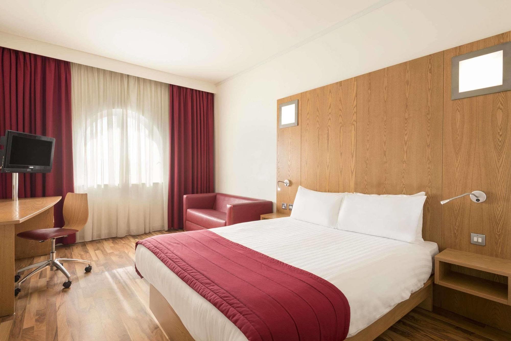 Ramada By Wyndham Belfast Hotel Kültér fotó