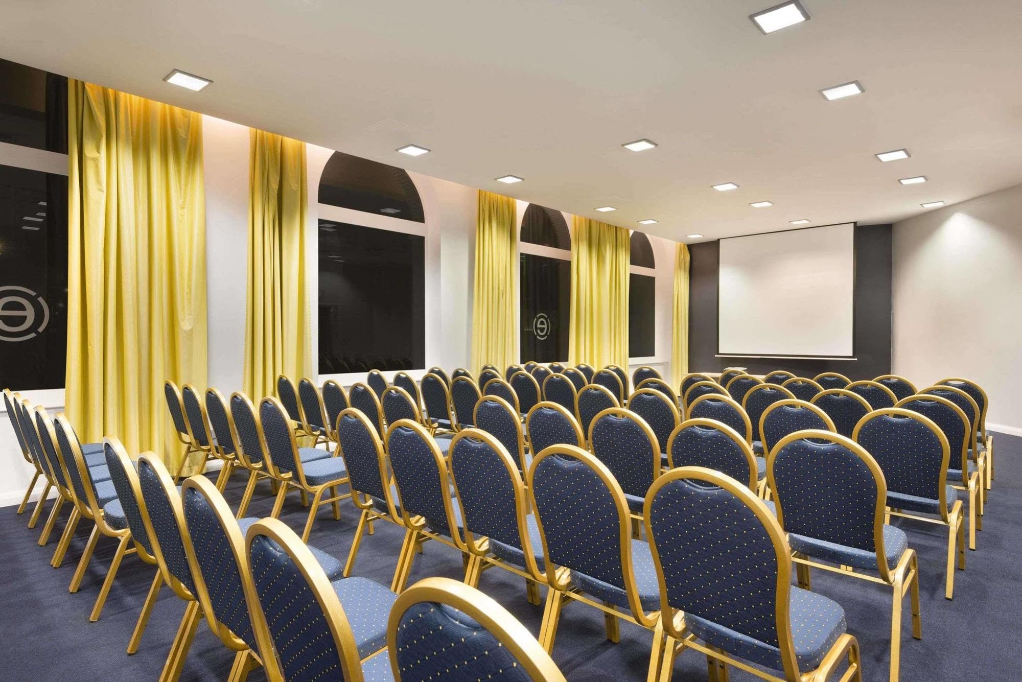 Ramada By Wyndham Belfast Hotel Kültér fotó