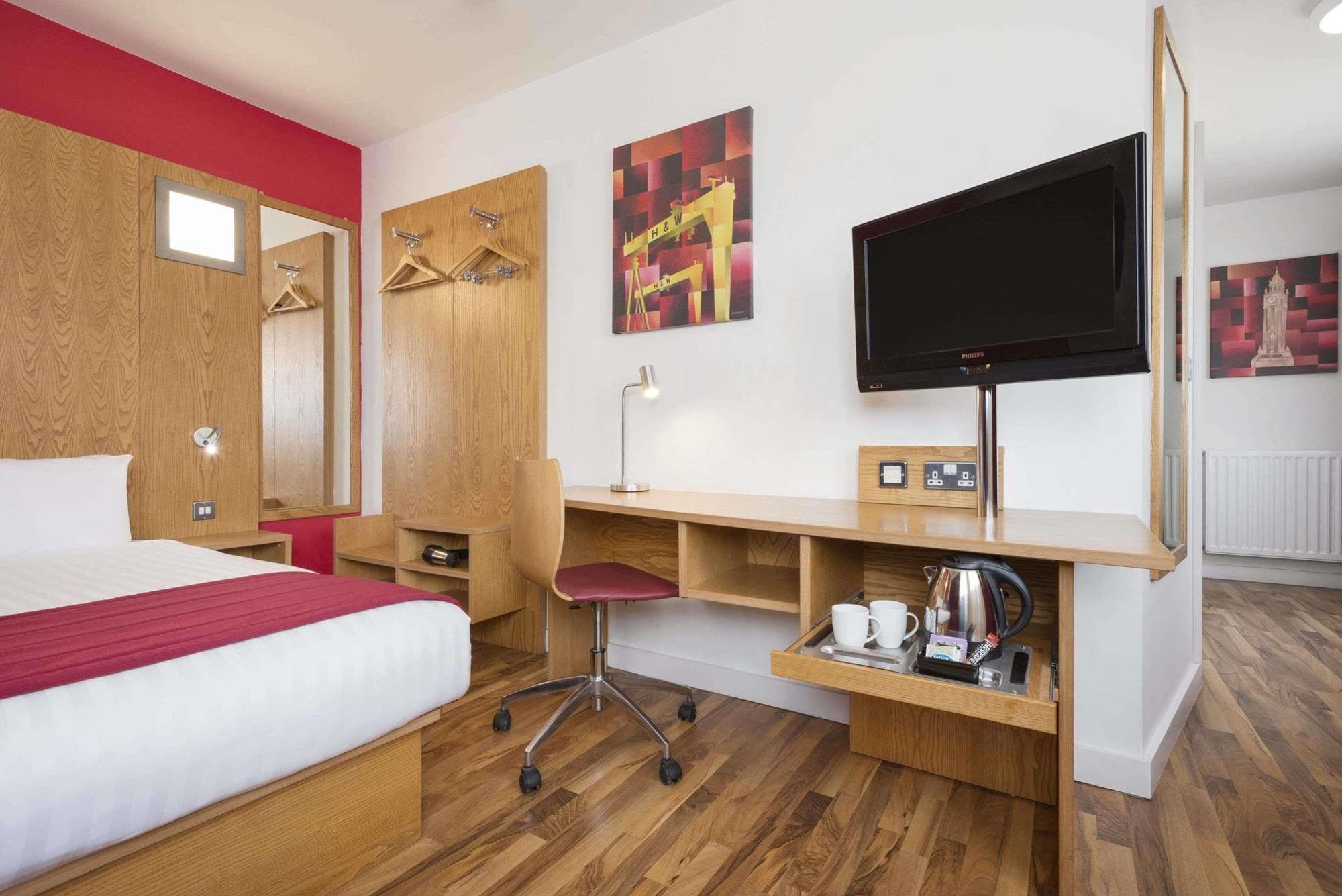 Ramada By Wyndham Belfast Hotel Kültér fotó