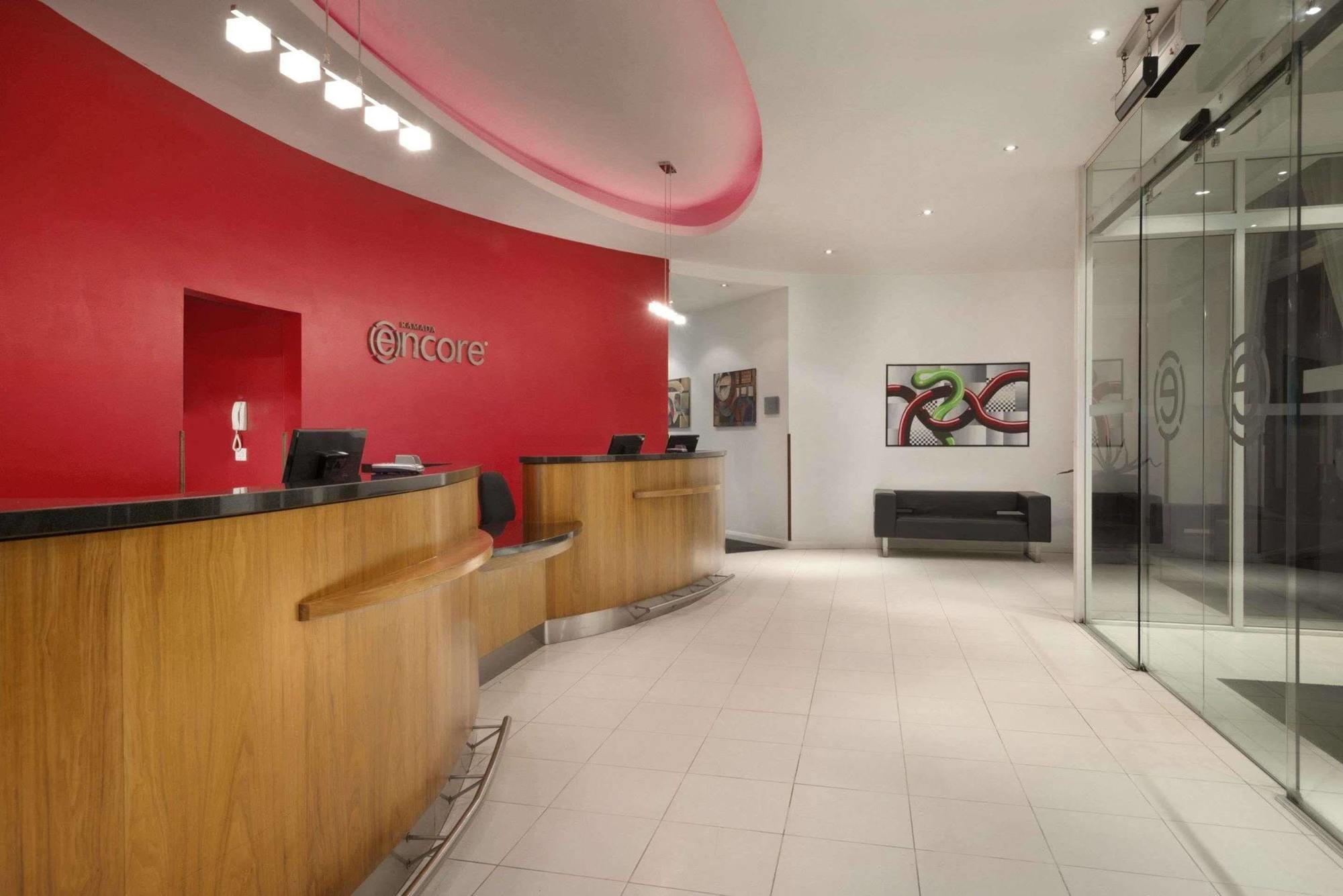 Ramada By Wyndham Belfast Hotel Kültér fotó